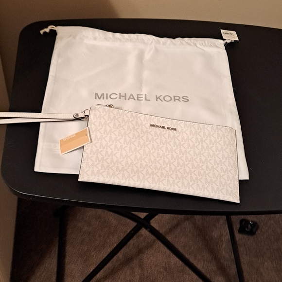 Michael Kors Jet Set Travel wrislet NWT with NWT Michael Kors Dust bag - Picture 2 of 7